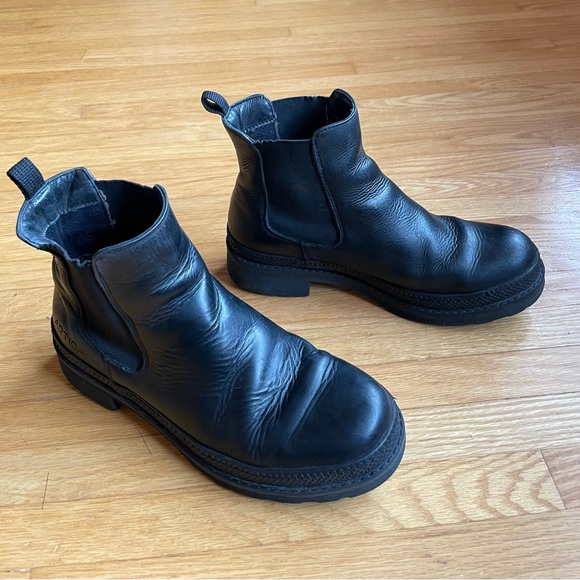Artica Black Chelsea Ankle Boots.  Size 37, Size 7 US. Good used conditi… - Picture 4 of 7